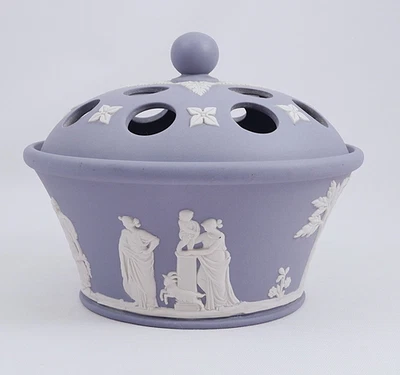 Tigela Wedgwood Blue Jasperware Potpourri com tampa  - Imagem 1 de 4