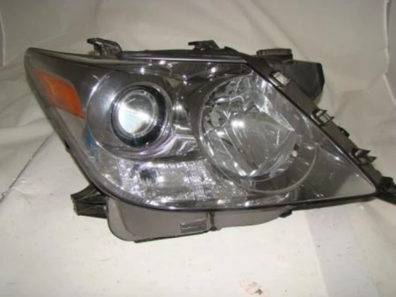 TOYOTA Genuine Lexus LX570 2008-2011 Passenger Side Headlamp Right 81130-60D61 - Image 1 of 1