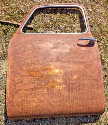 1947 1948 1949 1950 CHEVROLET 3100 TRUCK LEFT DOOR COMPLETE AS PICTURED OEM - Image 1 of 4