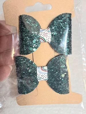 Girls Set Of 2 Mini Hair bows W Green Glitter & Rainbow Center GatorClip W Card  - Image 1 of 3