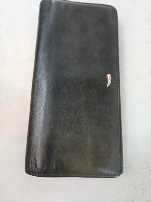 Cartera sin asas de cuero Tusk verde oliva con interior tostado 7 1/4 X 3 1/2 usada en excelente estado Foto 1 de 4