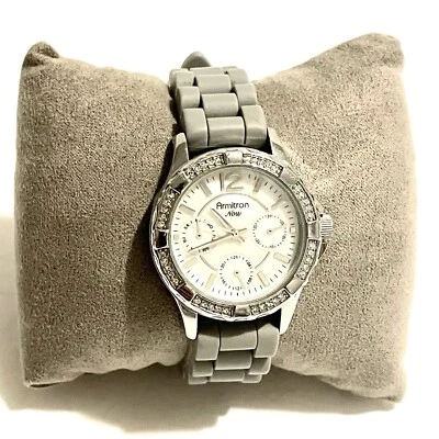 Reloj Armitron Mujer Tono Plateado Bisel Cristal Gris Banda Silicona/Funcionando Foto 1 de 4