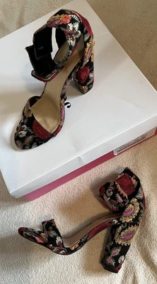 Escarpins brodés JustFab taille 38 Neufs - Photo 1/4