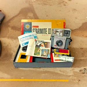 Kodak Brownie Starmite II Outfit Camera With Original Box Color Film Roll Inc - Picture 1 of 14