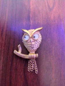 VINTAGE Eule BROSCHE ANSTECKNADEL mit Googly Eyes signiert Avon goldfarben 2" - Bild 1 von 2