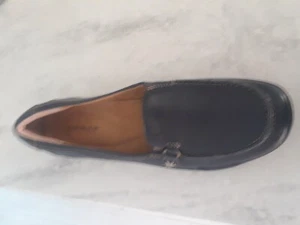 Array Size 9 N Women's Genuine Leather Upper Navy Loafers With Memory Foam NWOT - Picture 1 of 3