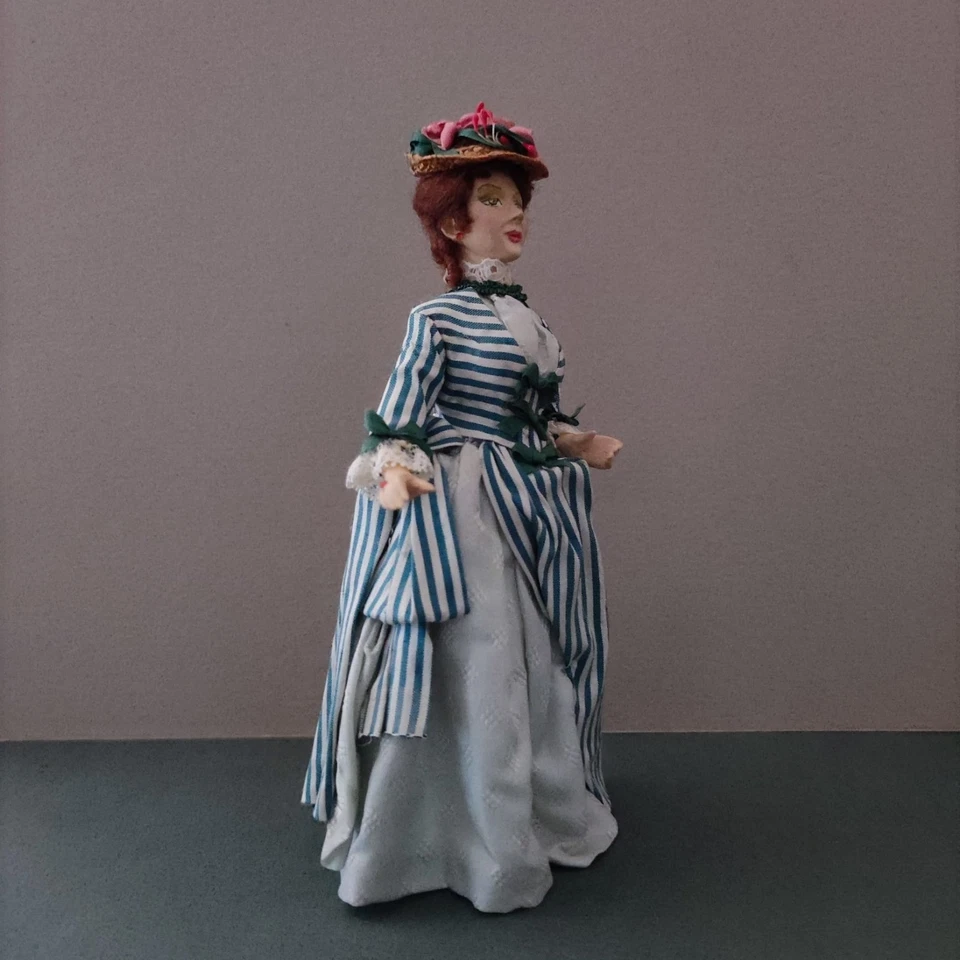 Miniature 1/12" dollshouse OOAK Doll in Late 19th Century Victorian Fashion - Immagine 1 di 4