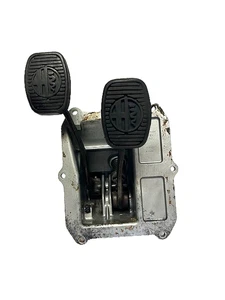 OEM Alfa Romeo Giulietta Giulia Spider Sprint Floor Pedal Box Assembly 750 101 - Picture 1 of 5