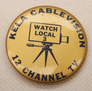Vintage KELA Cablevision Pin Pulsante Posteriore Centralia-Chehalis TV Pubblica - Foto 1 di 2