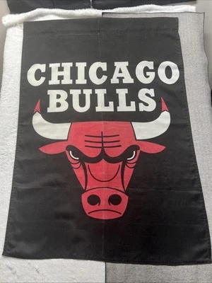 Bandera oficial de los Chicago Bulls de la NBA de colección 29x 41 años 90 Foto 1 de 4