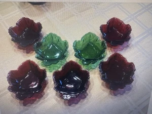 Anchor Hocking Glas Rubinrot oder Grün Ahornblatt Süßigkeiten Dessertschale Vintage - Bild 1 von 2