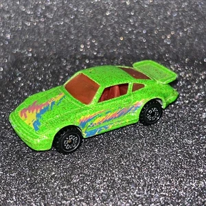 De colección Hot Wheels PORSCHE 930 Brillo Verde Screamin Ruedas Coche Rosa Interior R480 - Imagen 1 de 6