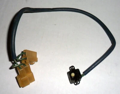 Подлинный 1980 1981 Toyota Celica ключ предупреждение зуммер переключатель или, может быть, датчик сброса? - Изображение 1 из 4