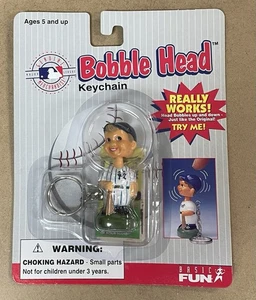 1997 NEW YORK YANKEES - MINI PORTACHIAVI BOBBLEHEAD / NUOVO - Foto 1 di 2