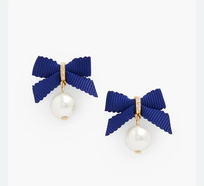 NUEVO CON ETIQUETAS $30 Talbots Terciopelo Dije Arco Pendientes Colgantes Azul Marino Vacaciones Imitación Perla NUEVO Foto 1 de 4