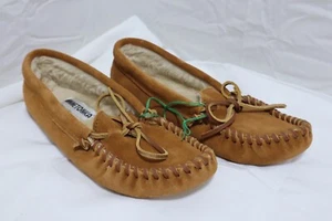 Minnetonka Womens Size 7 Brown Leather Moccasin Slippers Shoes #763 - Picture 1 of 8