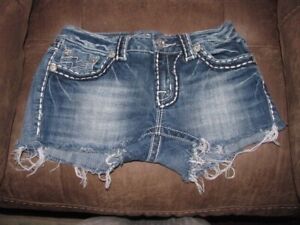 Miss me signature distressed shorts size 27*