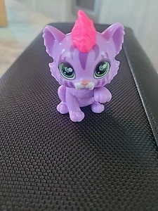 Mattel Cave Club Pet Purple Cat Statuina Bambola Carina Pet Roaralai Wild About Cats - Foto 1 di 3