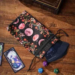 Bolsa de cartas de tarot/oráculo - diseño de luna de sangre - tapa con cordón - aprox. 5,5" x 8,5" - Imagen 1 de 3