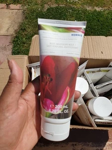Korres Body Smoothing Milk Blossom Peach 200ml Cream Moisturiser Hydrate &Soften - Picture 1 of 2