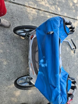 Pacific Cycle InStep Take 2 Double Bicycle Trailer - Image 1 of 4