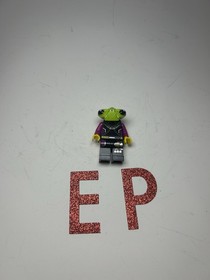 LEGO Alien Conquest Alien Pilot Minifigure  With Yellow HAND