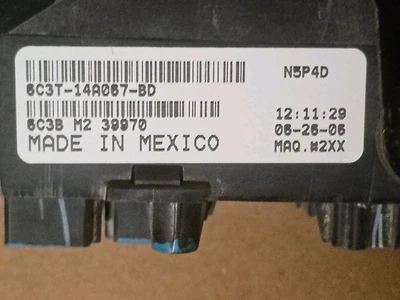 2005-2007 FORD F250 F350 UNDER DASH FUSE BOX P/N 6C3T-14A067-BD - Image 1 of 4