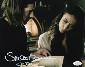Stella Maeve signiert "Julia" Die Magier 8" x 10" Fernsehfoto mit Echtheitszertifikat - Bild 1 von 1