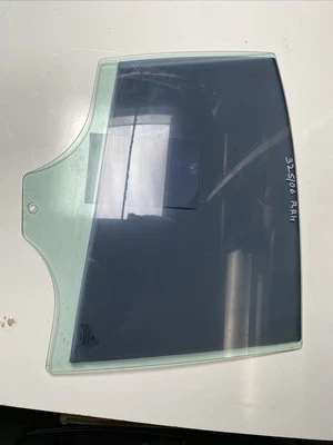 Vidrio ventana puerta pasajero trasero derecho bmw 325i OEM 43R-001582- Foto 1 de 3