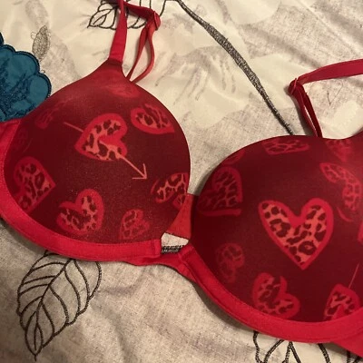 Corazones de San Valentín con estampado de leoard rojo Wonderbra 34B Foto 1 de 4