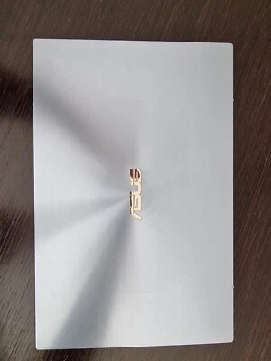 ASUS ZenBook i7 2019 - Immagine 1 di 4