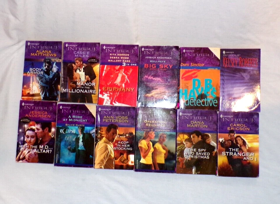 Lot 12 Harlequin Intrigue Romance Novel Books Suspense Eclipse Bedside Manner PB Foto 1 de 3