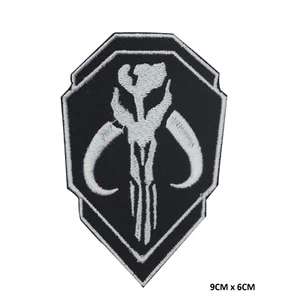 Insignia de parche bordado de hierro sobre costura de la película Mandalorian Star Wars Shield - Imagen 1 de 1