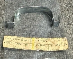 NOS Yamaha 256-14974-00 XS1 1970, XS1B 1971, Connector Lever Bracket Clip - Picture 1 of 3