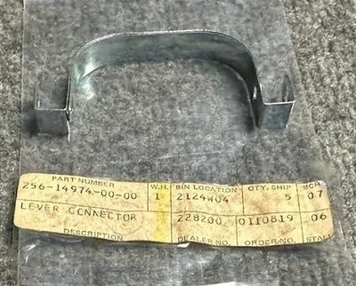 Nuevo de Lote Antiguo Yamaha 256-14974-00 XS1 1970, XS1B 1971, Conector Palanca Soporte Clip Foto 1 de 3