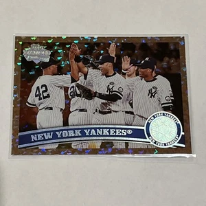 2011 Topps #424 New York Yankees Cognac Diamond Anniversary - Picture 1 of 2