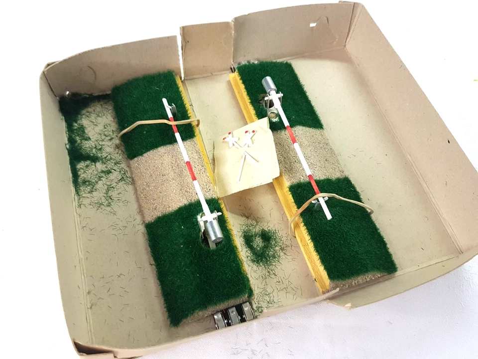 👍  PIKO Bahnübergang B 10 Spur H0 Rarität Dauerstrom Schranke - Bild 1 von 3