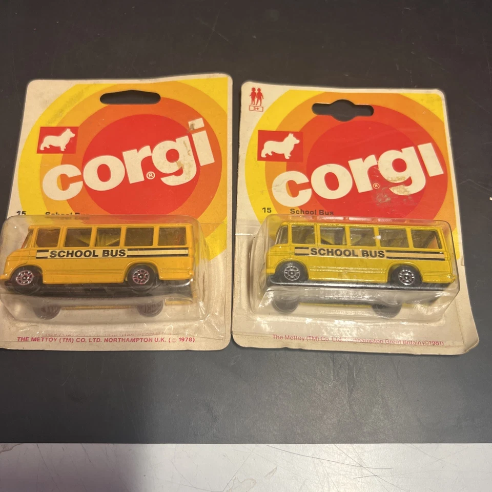 2 autobuses escolares CORGI Junior amarillos de colección todavía en paquete Foto 1 de 4