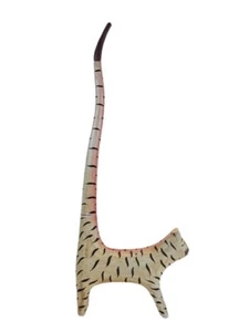 "Figura de madera arte popular gato cola larga anillo a rayas blanco negro Indonesia 9,5""" - Imagen 1 de 6