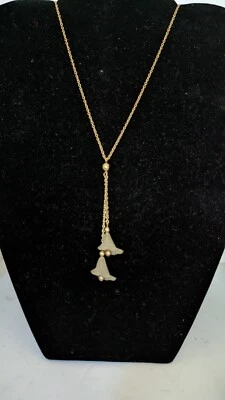 Flor blanca esmerilada vintage Avon Pastel Lily Lariat 1983  Foto 1 de 4