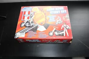 EVEL KNIEVEL DELUXE DARE DEVIL STUNT SET 2005 SELTEN ÜBER 40 TEILE + extra Bike! - Bild 1 von 12