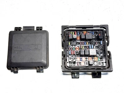 2014 Cadillac ATS седан RWD 2.0L I4 турбо двигатель предохранитель коробка реле соединение OEM - Изображение 1 из 4