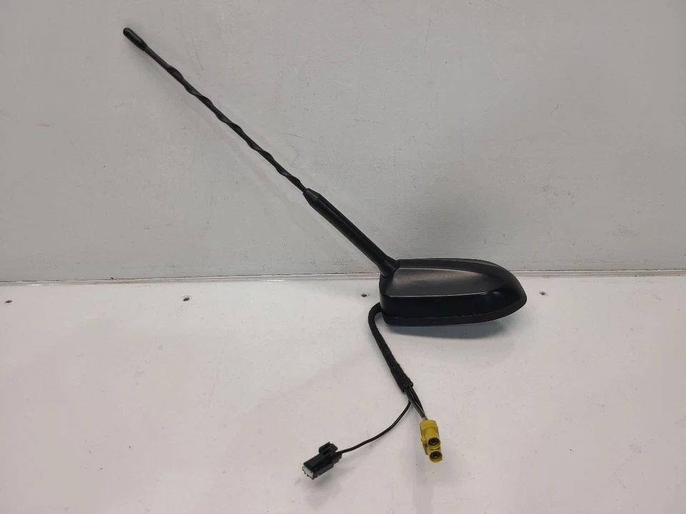 Ford Focus SE 2015 (sedán) mástil de antena de techo *negro* Foto 1 de 4