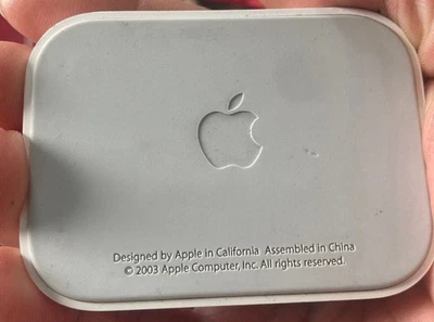 Base para iPod Apple original de colección 2003 con un nuevo cable de carga de 30 pines a USB Foto 1 de 3