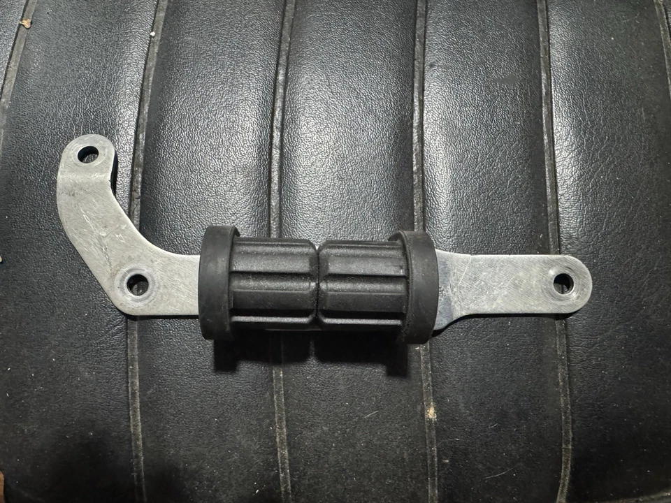 2006 06 06-07 Kawasaki Ninja ZX 10 ZX10R ZX1000 soporte trasero del tanque de combustible de gasolina Foto 1 de 1