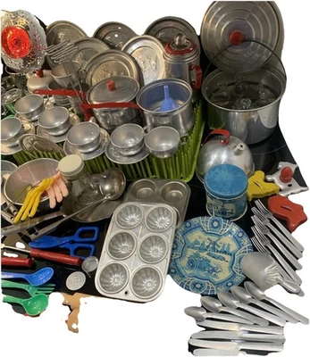 Lote De 90 Piezas Mezcla De Colección Aluminio 1940 Betty Taplin Juguete Utensilios De Cocina Utensilios De Cocina Foto 1 de 4