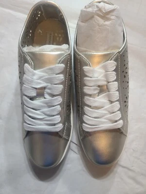 Zapatilla deportiva Isaac Mizrahi SOHO con cordones plateada talla 7,5 Foto 1 de 4