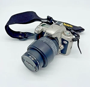 Nikon N75 35mm con obiettivo Sigma Zoom 28-90mm Giappone e cinturino Nikon - Foto 1 di 8