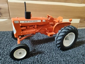 Allis Chalmers D15 1/16 Diecast Farm Tractor - Picture 1 of 15