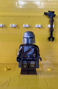 Lego Star Wars Minifigure: sw1135 Din Djarin 'Mando' - Silver Beskar Armor - Picture 1 of 5